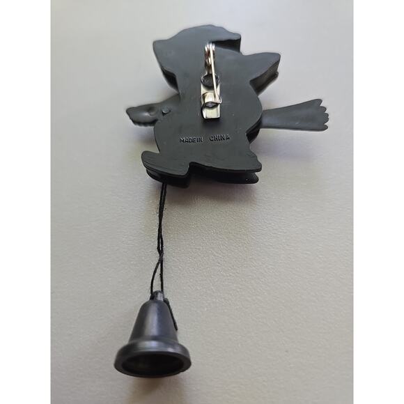 VTG Halloween Plastic Broom Flying Witch Pull String Action Pin-Ons PB146 - Picture 4 of 4